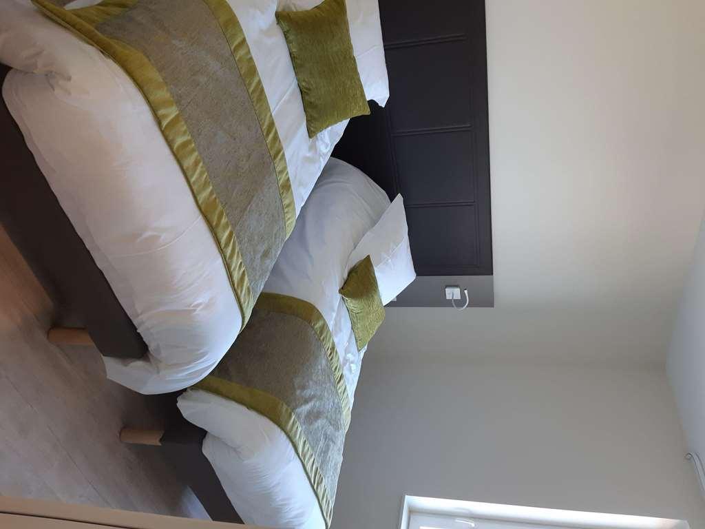 Brit Hotel Confort Сен Дизие Стая снимка