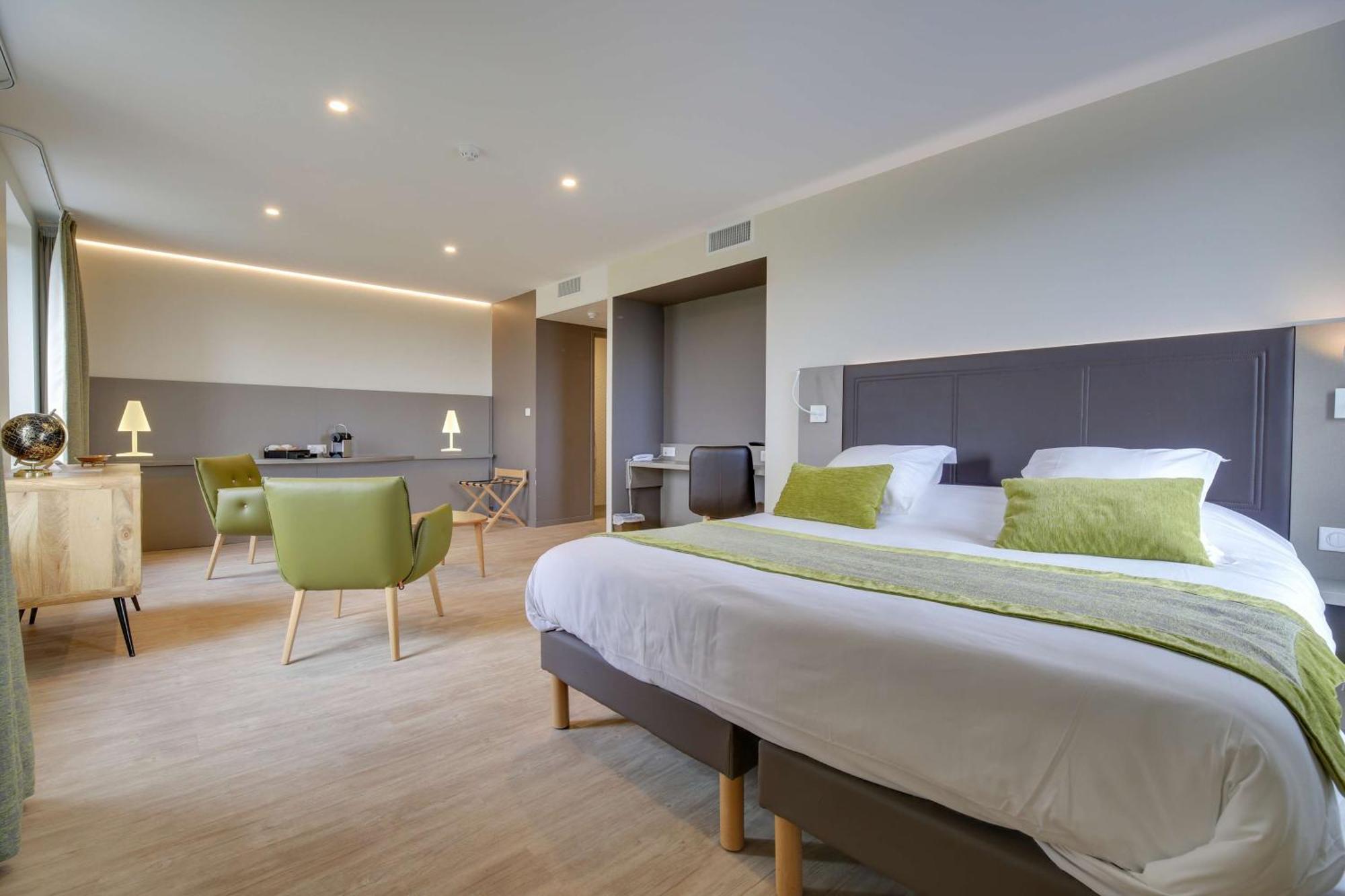 Brit Hotel Confort Сен Дизие Екстериор снимка