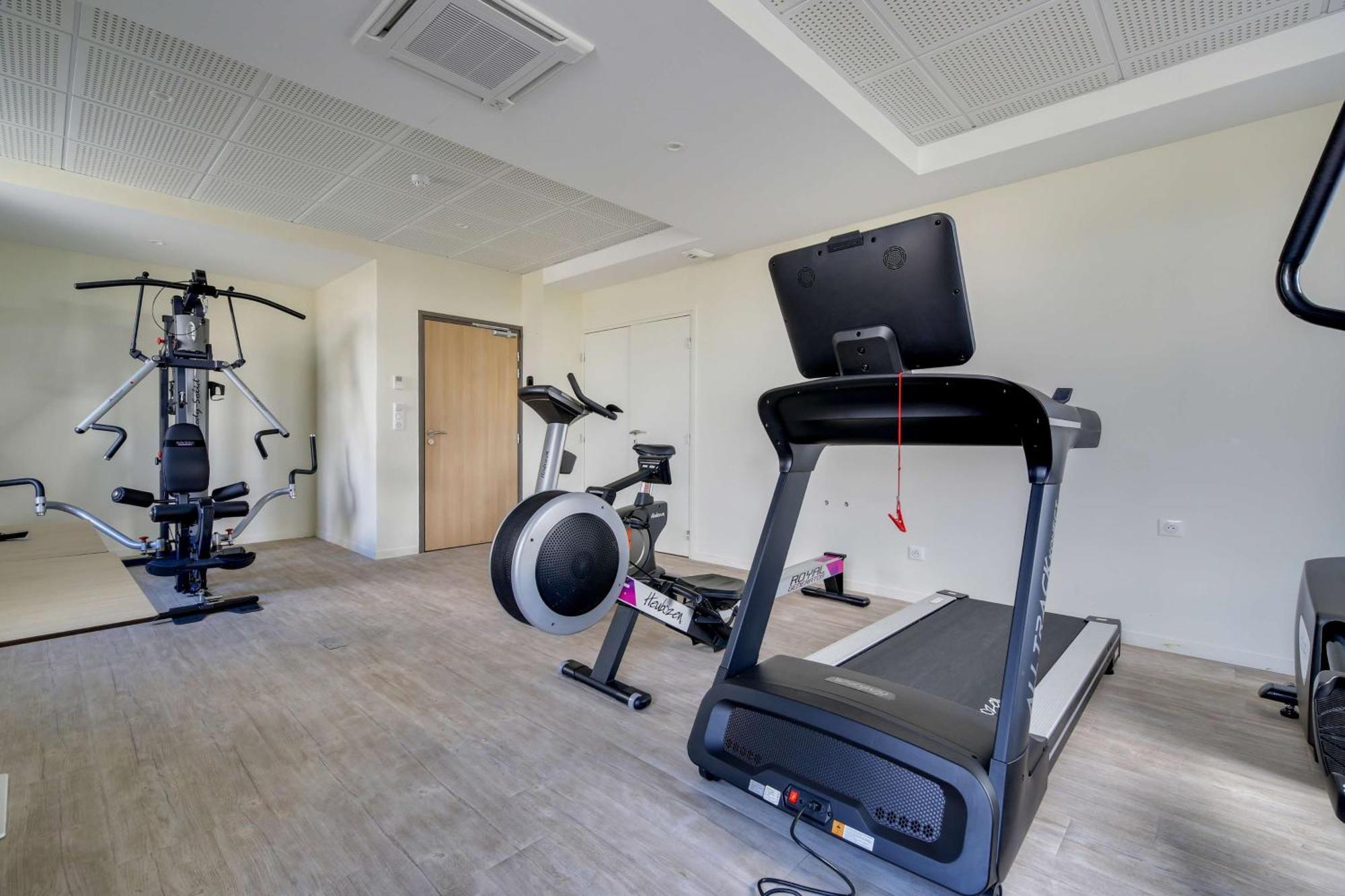 Brit Hotel Confort Сен Дизие Екстериор снимка