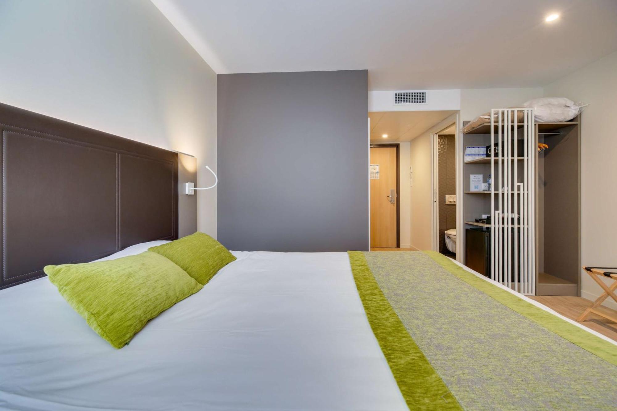 Brit Hotel Confort Сен Дизие Екстериор снимка