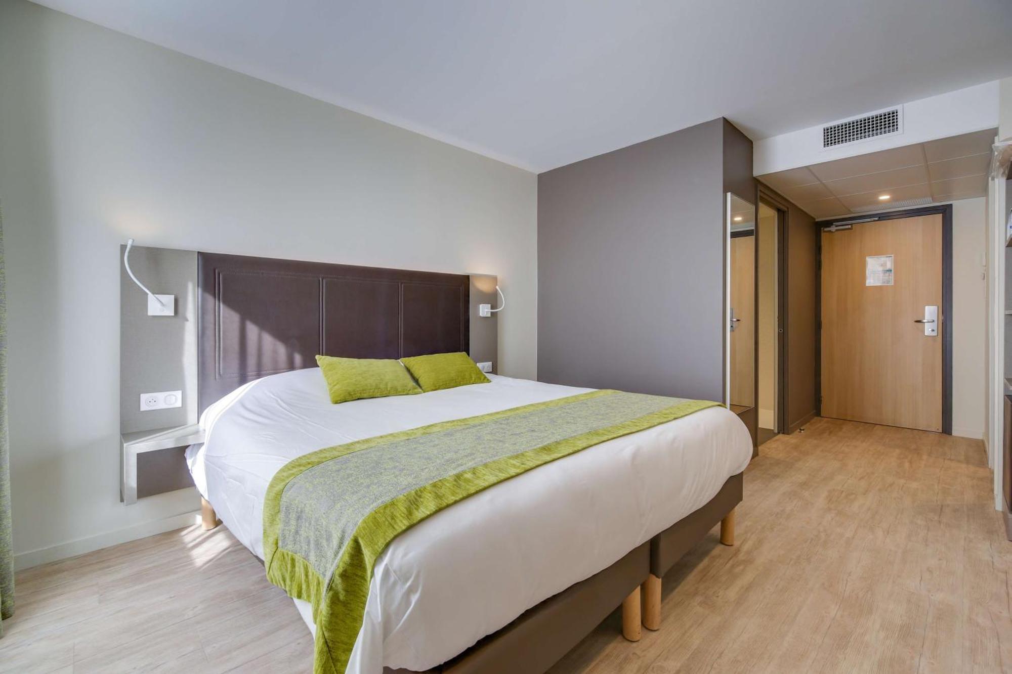 Brit Hotel Confort Сен Дизие Екстериор снимка