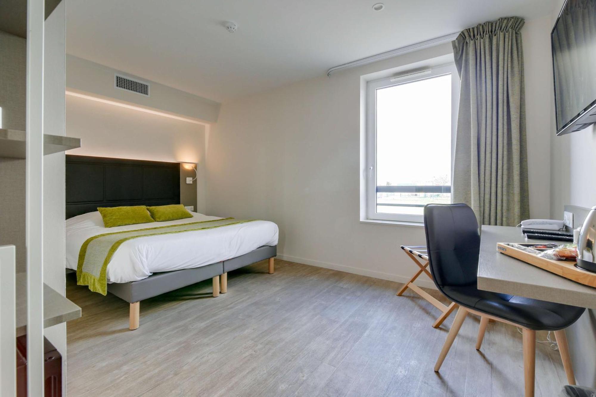 Brit Hotel Confort Сен Дизие Екстериор снимка