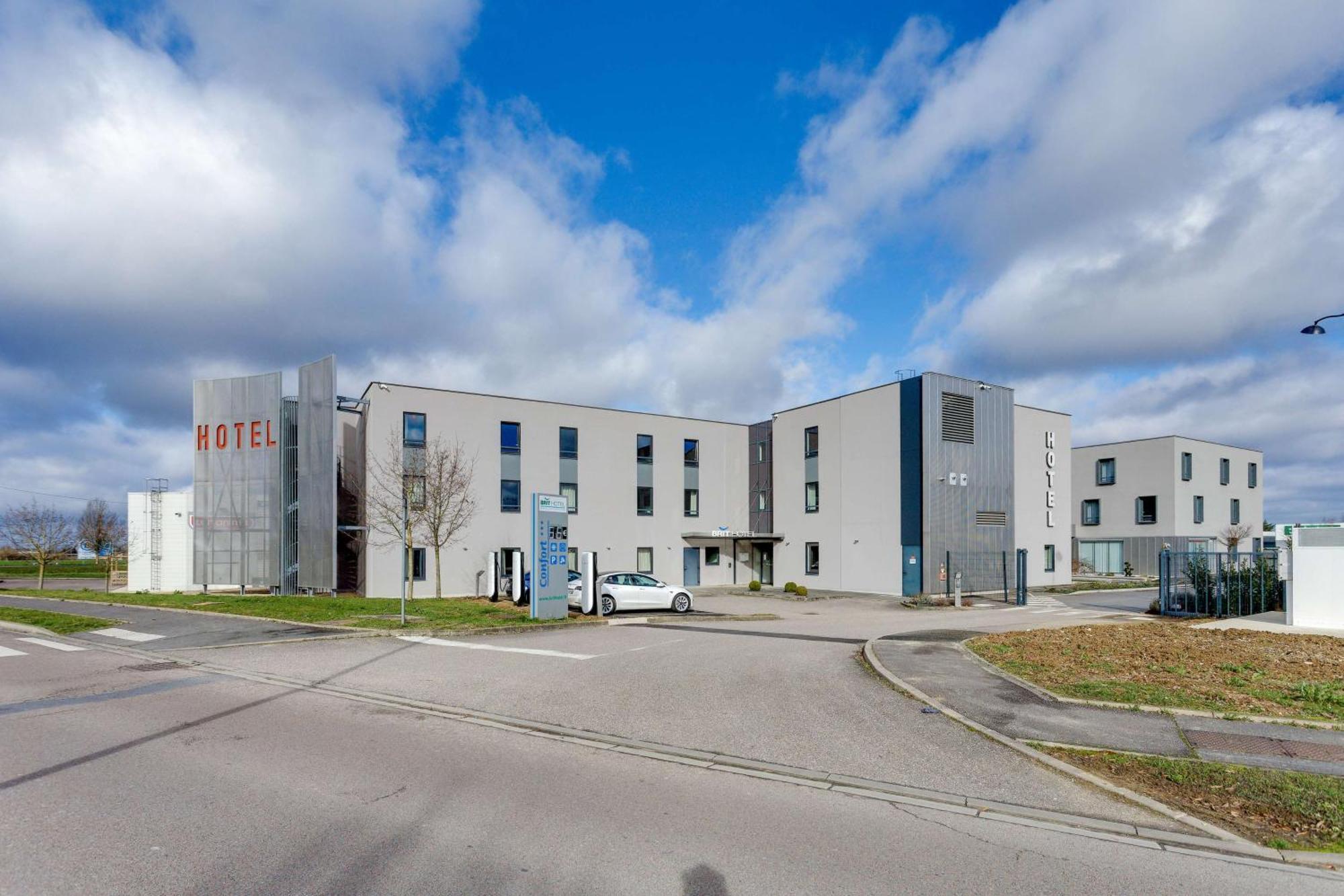 Brit Hotel Confort Сен Дизие Екстериор снимка