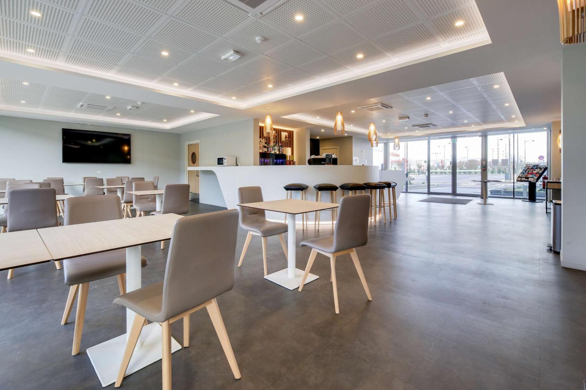 Brit Hotel Confort Сен Дизие Екстериор снимка
