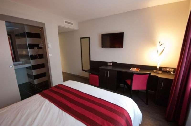 Brit Hotel Confort Сен Дизие Стая снимка