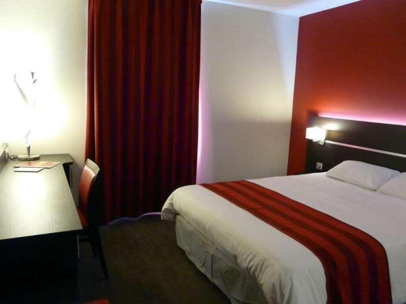 Brit Hotel Confort Сен Дизие Стая снимка