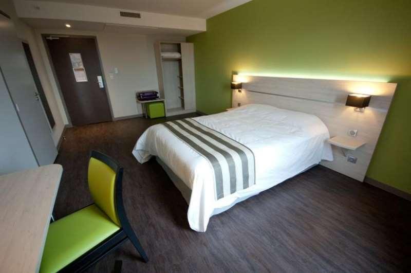 Brit Hotel Confort Сен Дизие Стая снимка